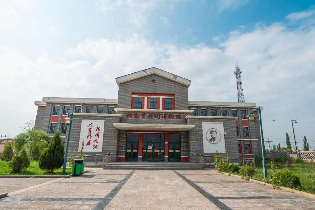 她是滔滔千里黄河的宠儿，阴山之下、河套之上的掌上明珠