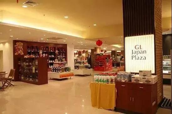 过年去超市囤货,过年没来得及买年货