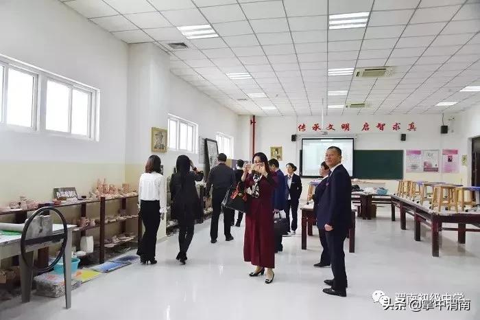向国际化再迈一步，加中商务考察团来渭南初级中学参观考察
