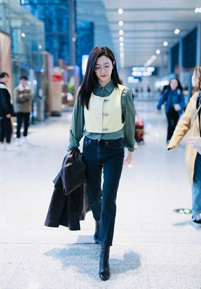 江疏影最新穿搭照,江疏影机场穿搭最新