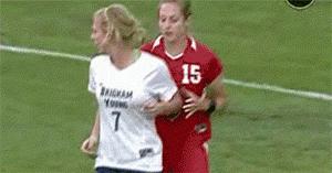 足球搞笑gif动图,足球场上的搞笑进球视频