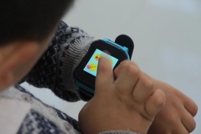 ai智能孩子,AI智能儿童电话手表