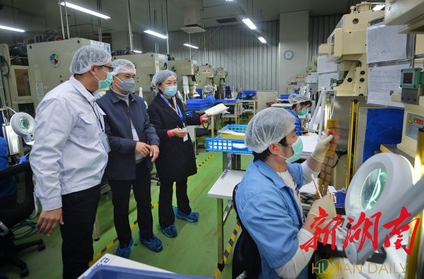 关键时刻站出来危难时刻豁出去,关键时刻豁得出冲得上