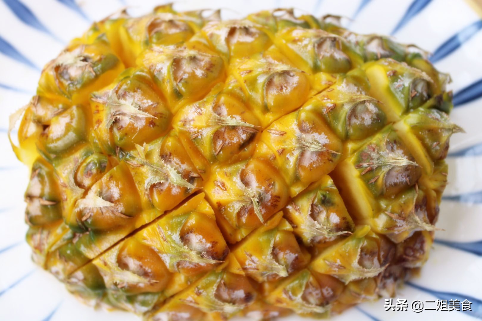 不用削皮怎么切菠萝,原来切菠萝这么简单不挖眼不削皮