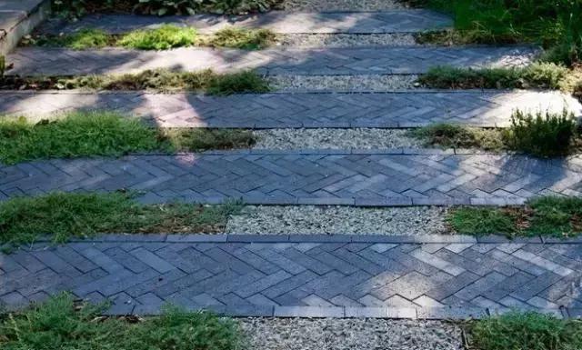 屋顶花园铺装施工步骤,花园铺装要关注什么