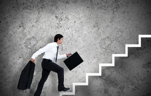 职场人的共同问题：怎么和领导打交道？不要一味地当“舔狗”