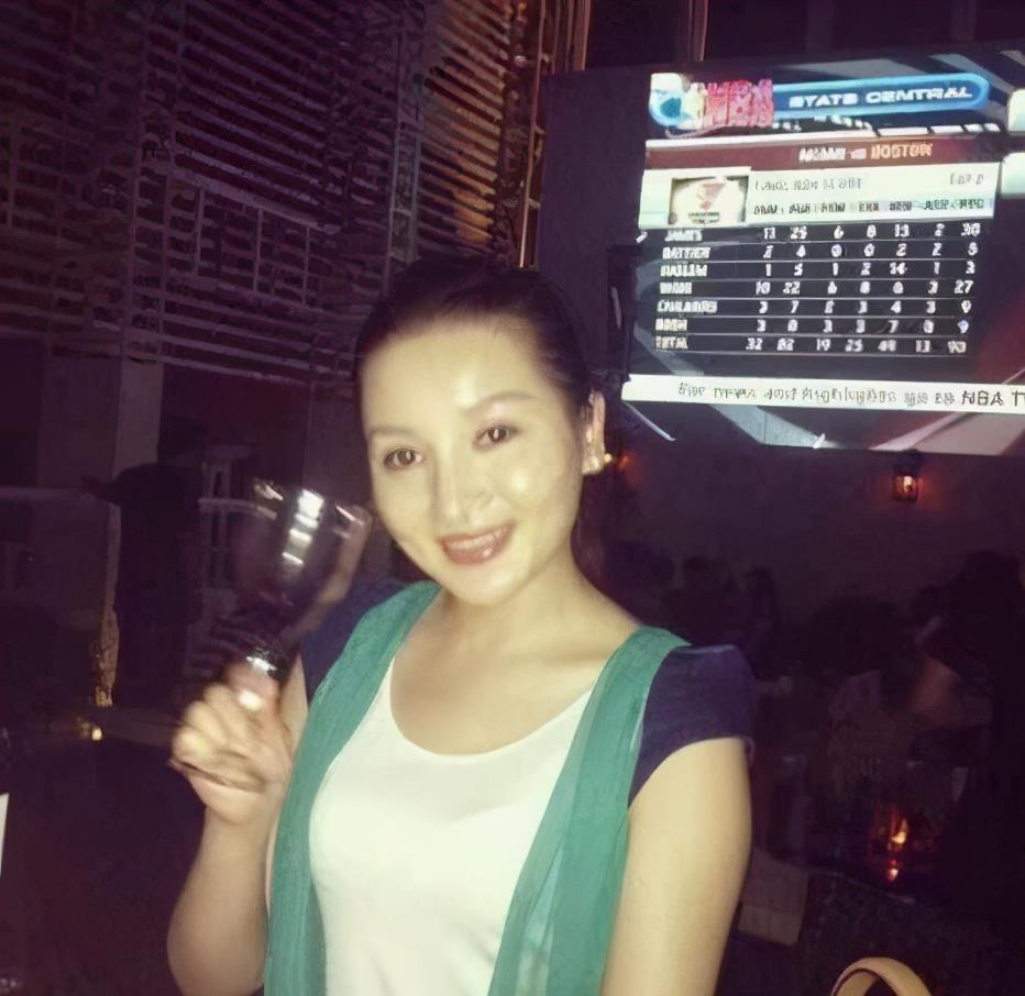 嫁给富豪的7个女星,嫁给72岁富豪的女星