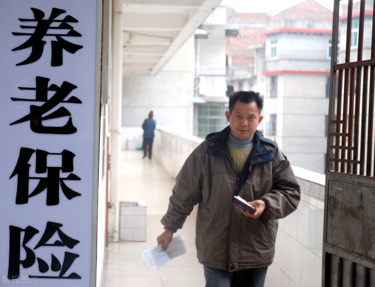 七旬老人摔骨折怎么办,七旬老人摔倒家人回不来后续