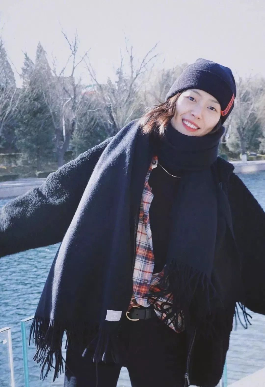 时尚轻奢感明星系列羊羔绒围巾,最潮的围巾的15种戴法超级实用