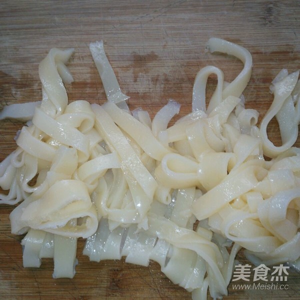 凉皮最详细的做法柔软透亮不开裂,澄面做凉皮总是开裂是怎么回事