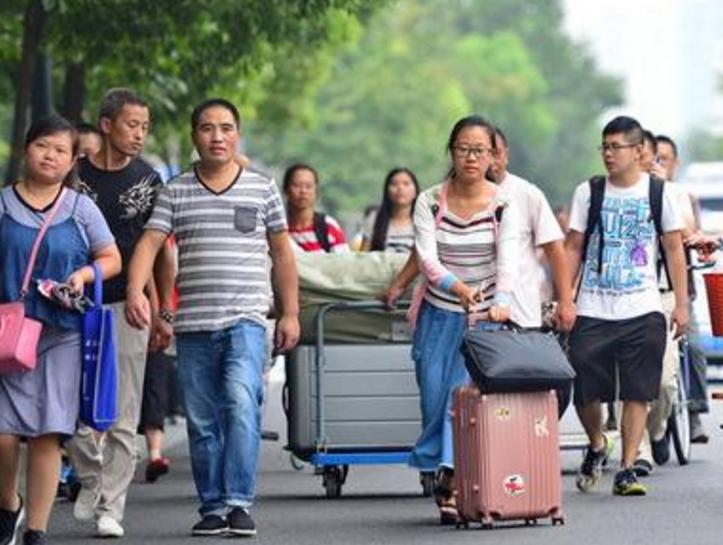 大学生一个月生活费多少合适图片,大学生一个月多少钱生活费视频