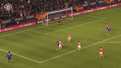 他是荷甲、英超、西甲的最佳射手，欧冠进球效率超梅罗的禁区之王