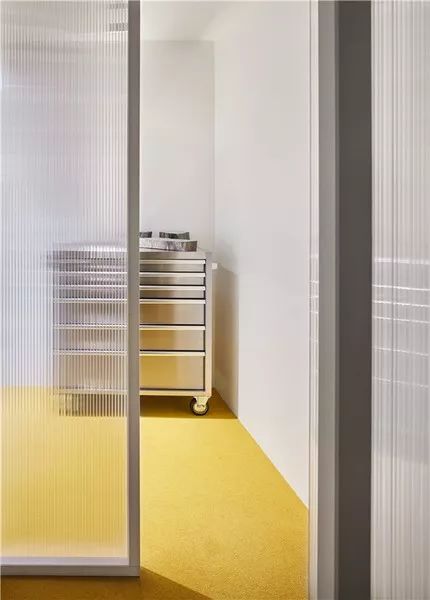 从濒临倒闭到年营收25亿,从濒临倒闭到市值266亿