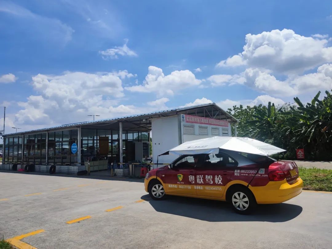 为啥驾校可以包补考费,驾校真的包接送吗