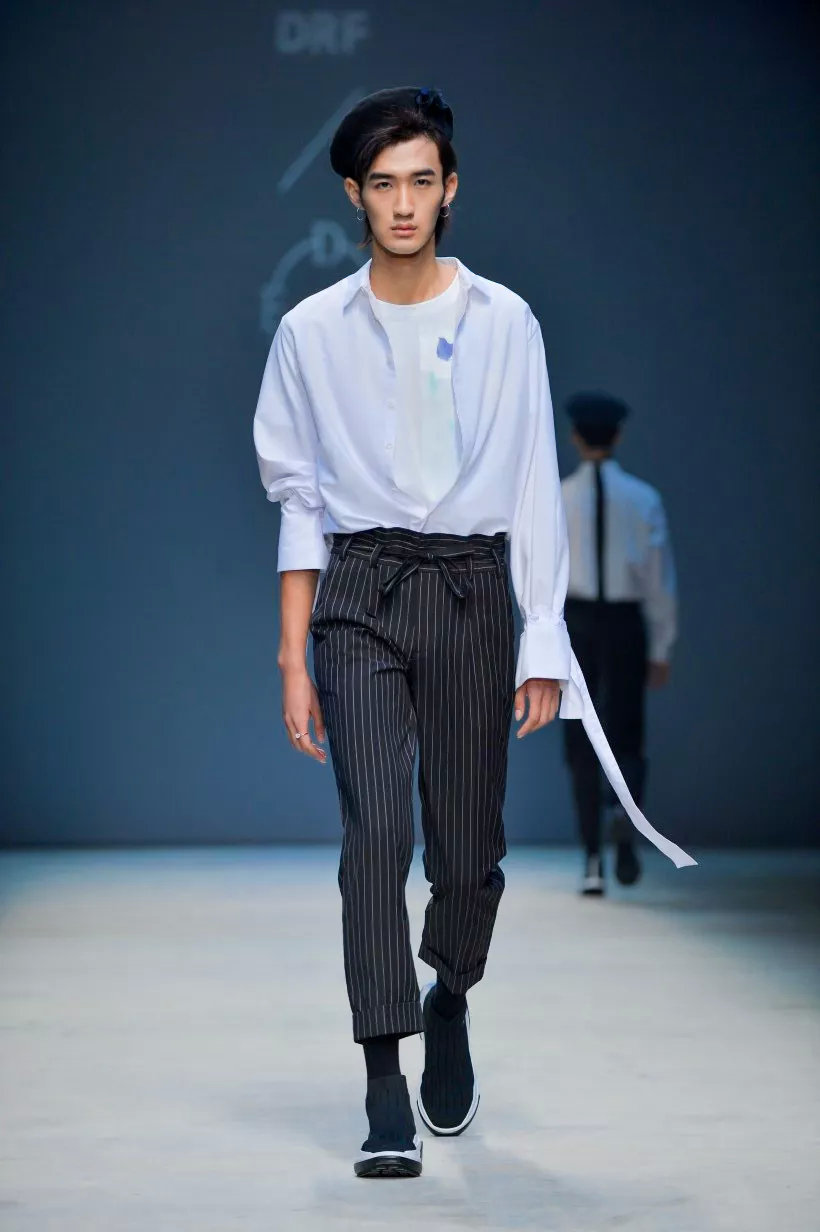 星光大赏王一博肖战粉丝battle,肖战看吴世勋和王一博battle