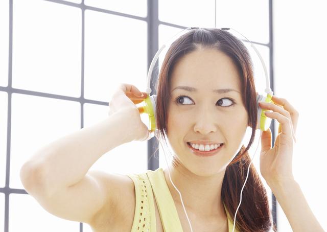 耳机这样戴才是正确的,戴耳机需要关注什么事项保护耳朵