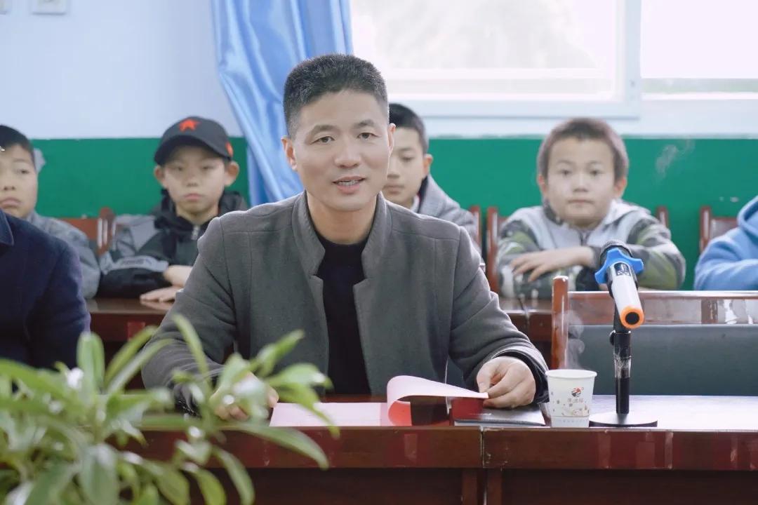 喜迎十四运踢足球,喜迎十四运争做西安文明少年