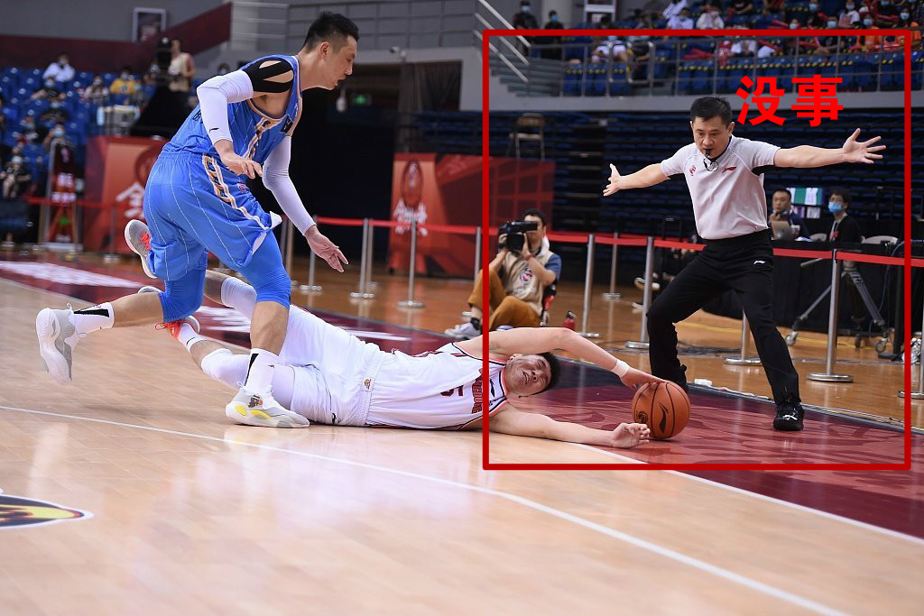 比阿日还狠！北京队长脚踩广东奇兵要害，后者面容痛苦裁判没反应