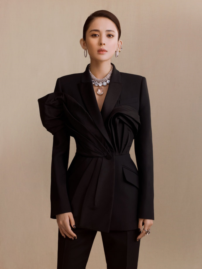 古力娜扎戛纳镜头,古力娜扎玫瑰旗袍红毯