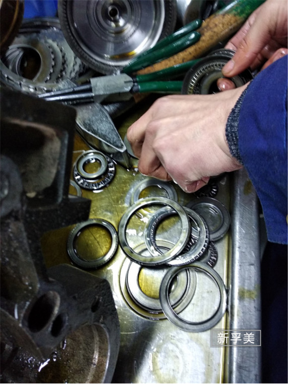 奥迪q3变速箱渗油维修多少钱,奥迪a4l起步变速箱打滑