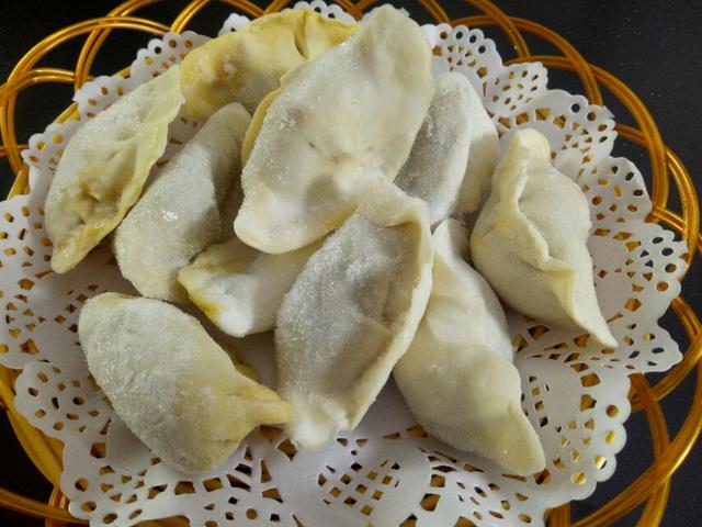 冻饺子如何煮才不裂,冻饺子怎么煮才能煮得不破皮