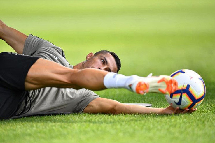 c罗自律到可怕求胜到固执,c罗在沙滩秀球技