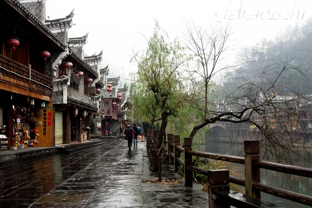 西安到凤凰古城旅游攻略,长沙张家界凤凰古城旅游攻略