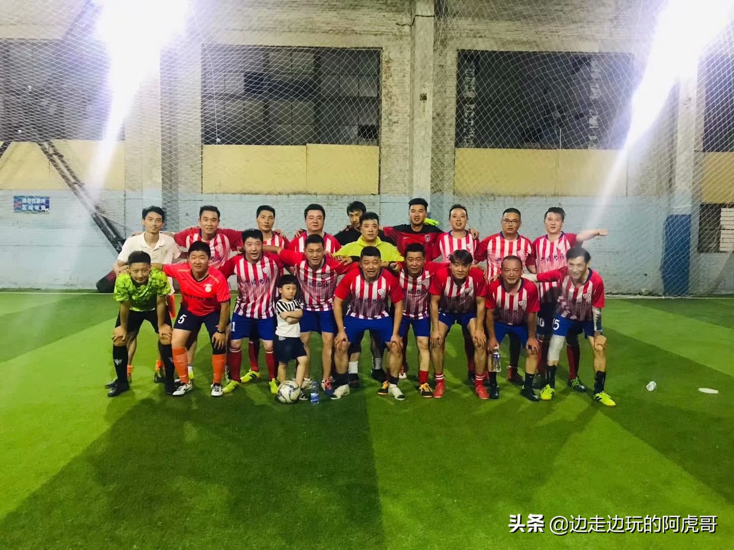 我们是热爱打球的一群年轻人,致敬每一位热爱足球的人