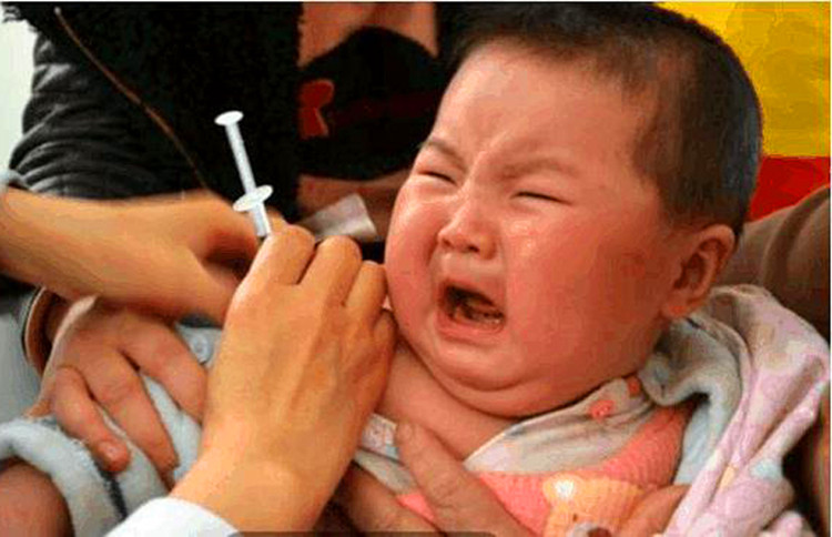 宝宝打针后哭闹是不舒服吗,孩子打针哭闹简单的4个办法