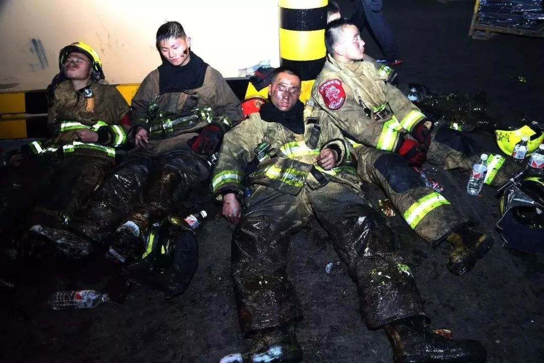 致敬我们的英雄真实视频,致敬我们为国牺牲的英雄