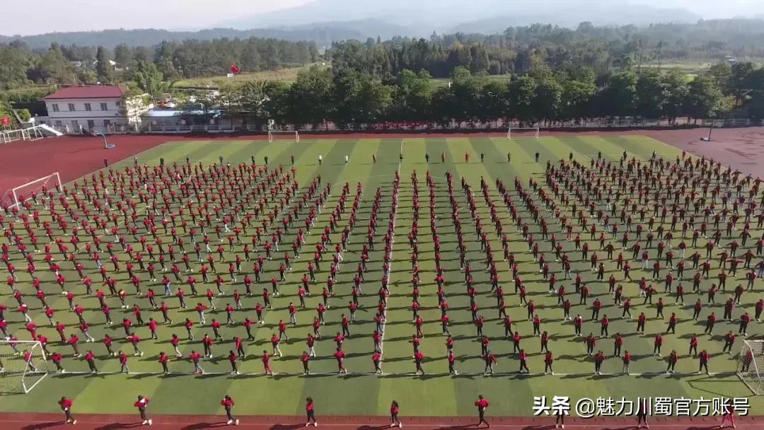 洪雅教体局“五育并举”报道之四：“玩转”校园足球共享运动乐趣