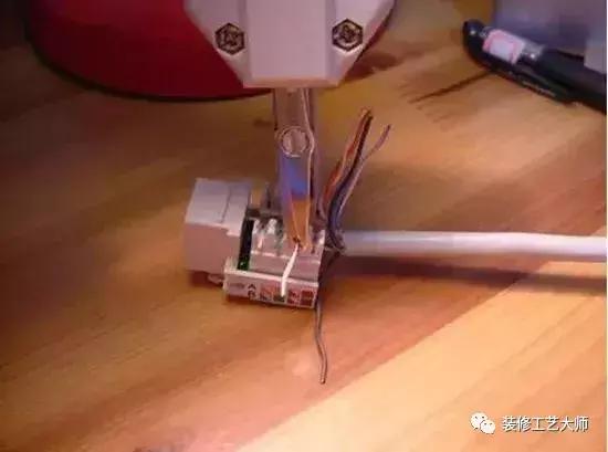 网线水晶插座的接线方法,墙壁网线插座另一头水晶头怎么接