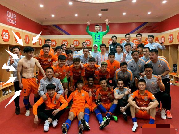 盘点蒿俊闵的帅气时刻,蒿俊闵金敬道王大雷合照秀肌肉