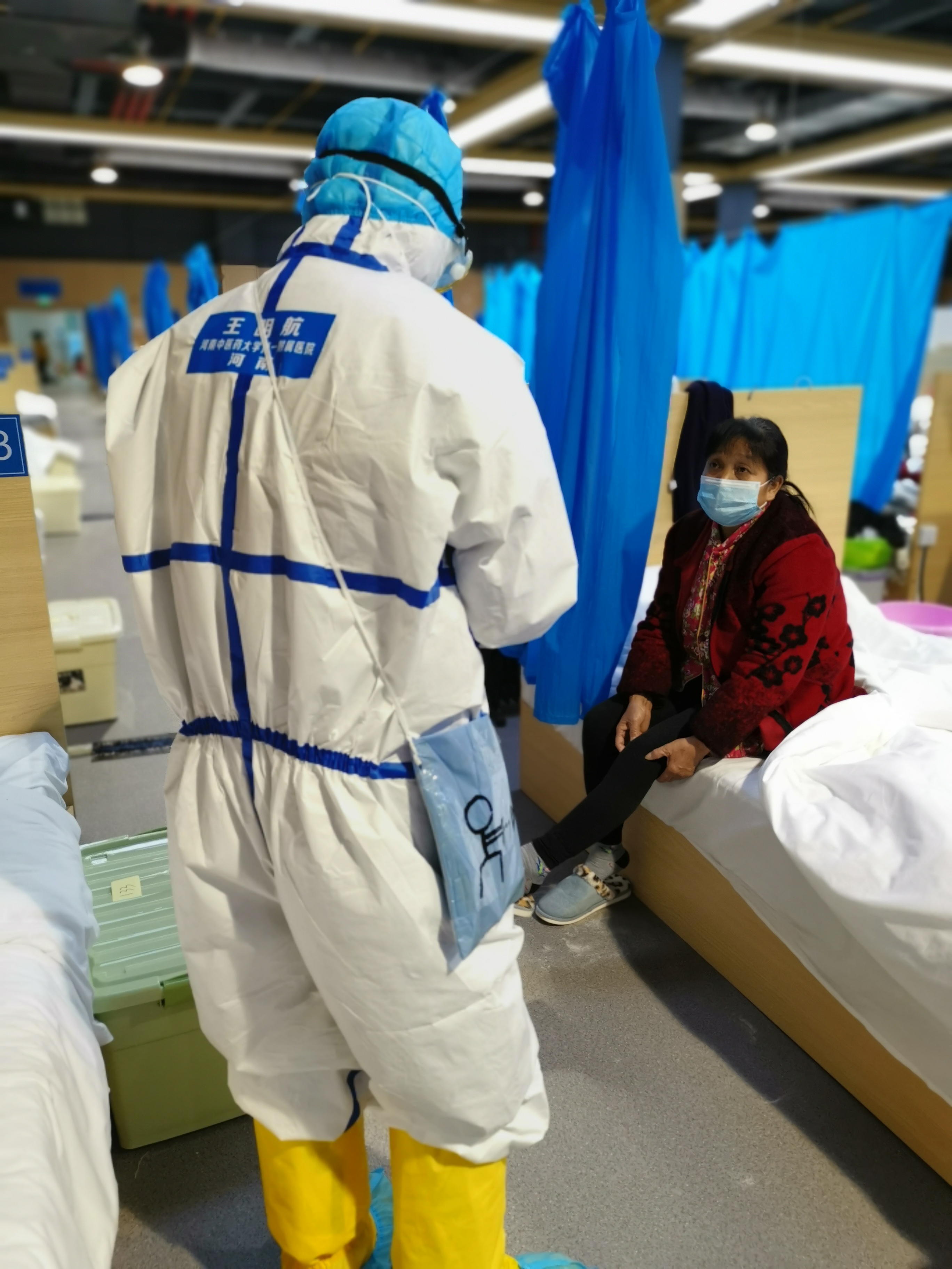 援鄂医护人员现场工作,援鄂医护人员的一天