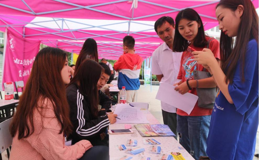 大一新生选社团要慎重，这4个社团“很烧钱”，家里没矿请绕行