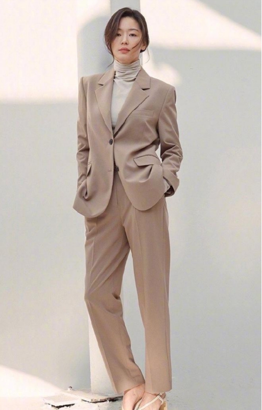 韩国女生爱穿什么裤子,韩国女生为什么喜欢穿裙子