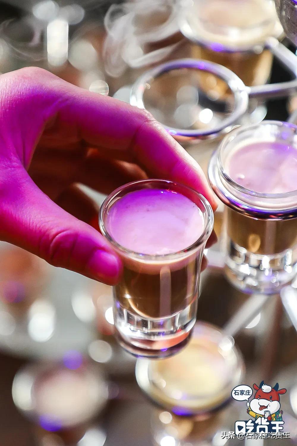 成都贰麻酒馆点啥酒,成都爆火的贰麻酒馆携手泸州老窖