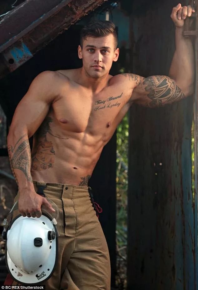 300斤的肥宅穿越异世界逆袭变帅哥,300斤肥胖逆袭变成女神