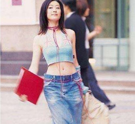 被周星驰选中并捧红,17岁时被周星驰发掘