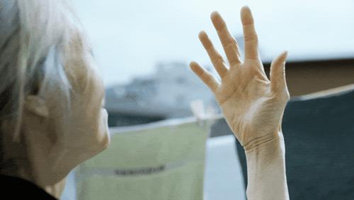 韩影真敢拍！这部《老妇人》，拍出了老人遭性侵后，世人的冷漠