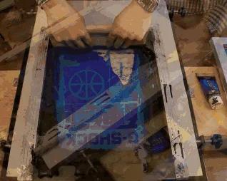 衣服上的印花图案怎么去除,衣服上的印花图案胶怎么去除视频