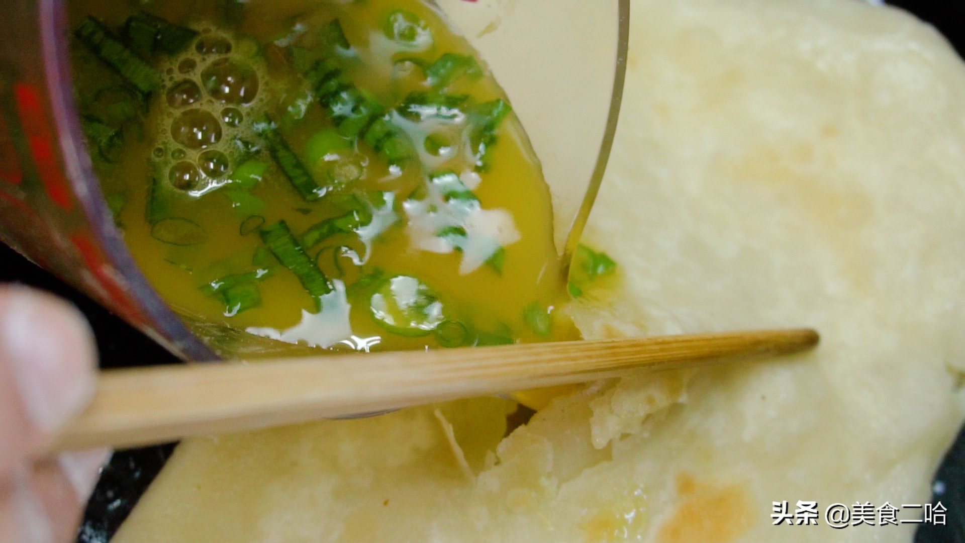 鸡蛋灌饼如何正确制作,早餐鸡蛋灌饼零失败的做法