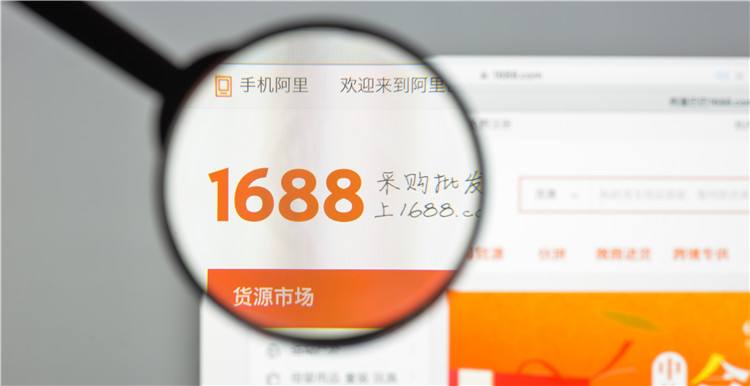 小镇姑娘直播间卖衣服,淘宝直播卖衣服都是在哪拿货