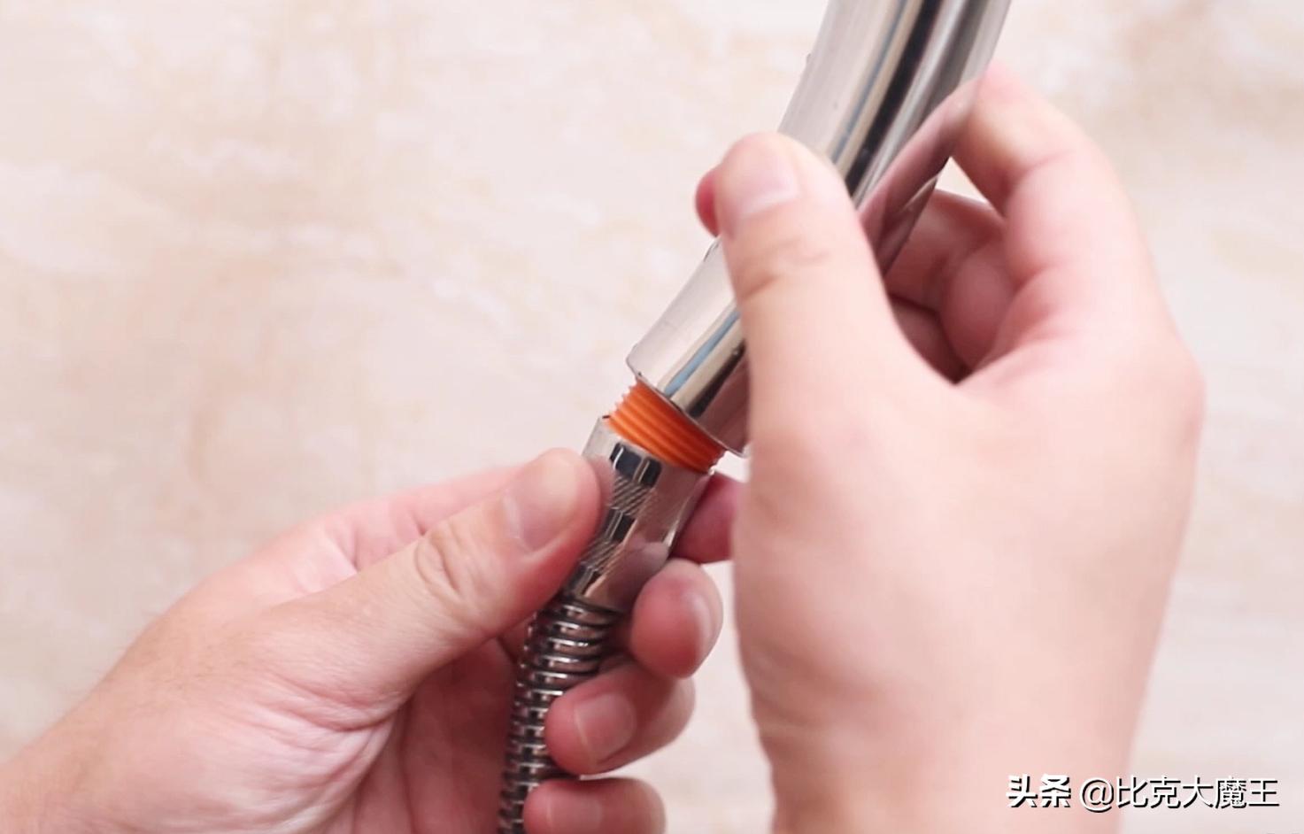 热水器花洒喷头上面漏水怎么修,热水器花洒漏水怎么修