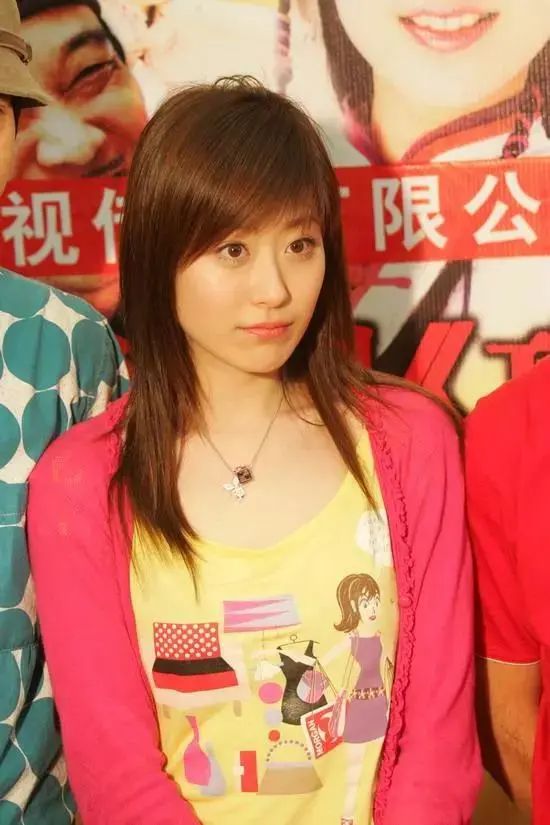 与周星驰签约8年只拍了2部戏,与周星驰签约8年只演2部戏