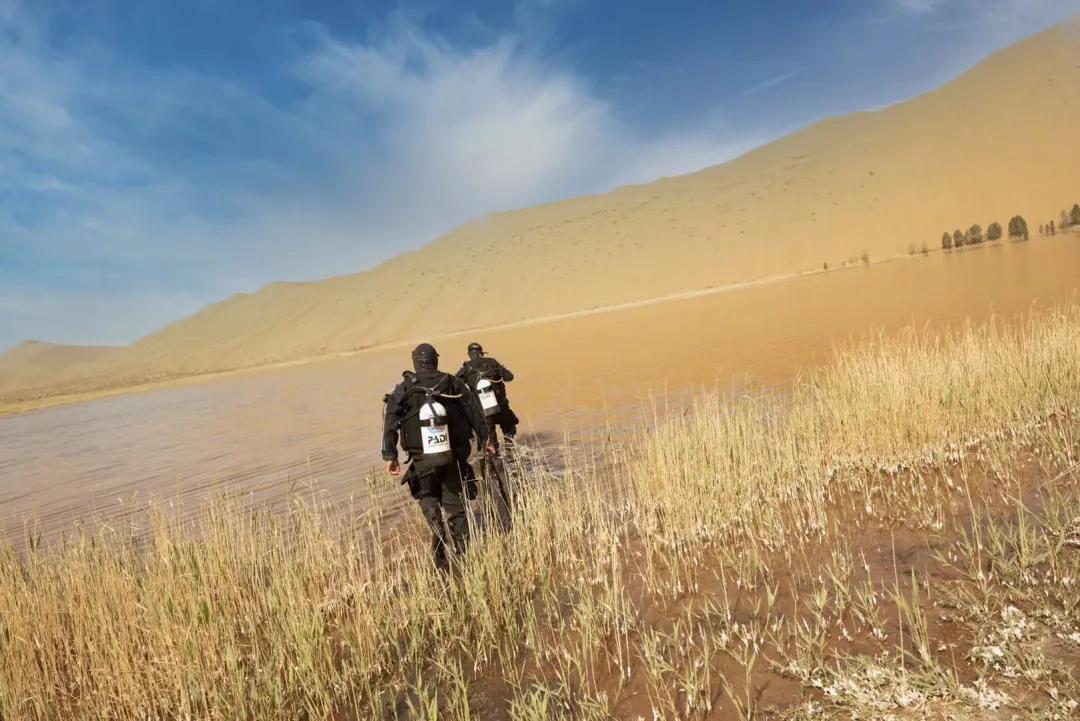 到巴丹吉林沙漠双色湖的路,去巴丹吉林沙漠玩要关注什么