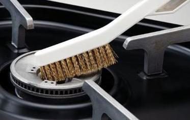 燃气灶不谨慎弄上水了,燃气灶不常有的维修问题