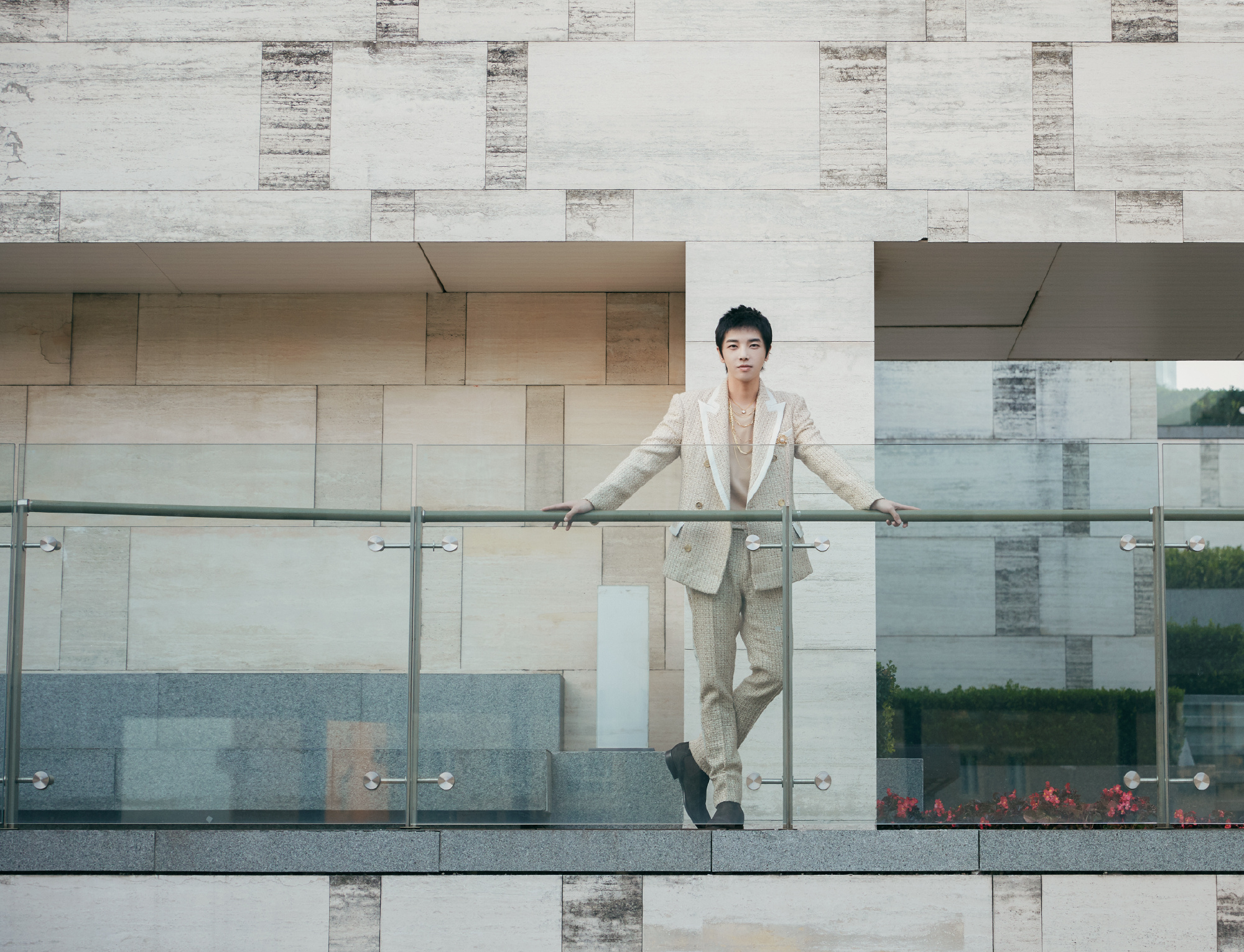 够大胆！花花“空身穿”香奈儿，配大金链子，不像暴发户是王子