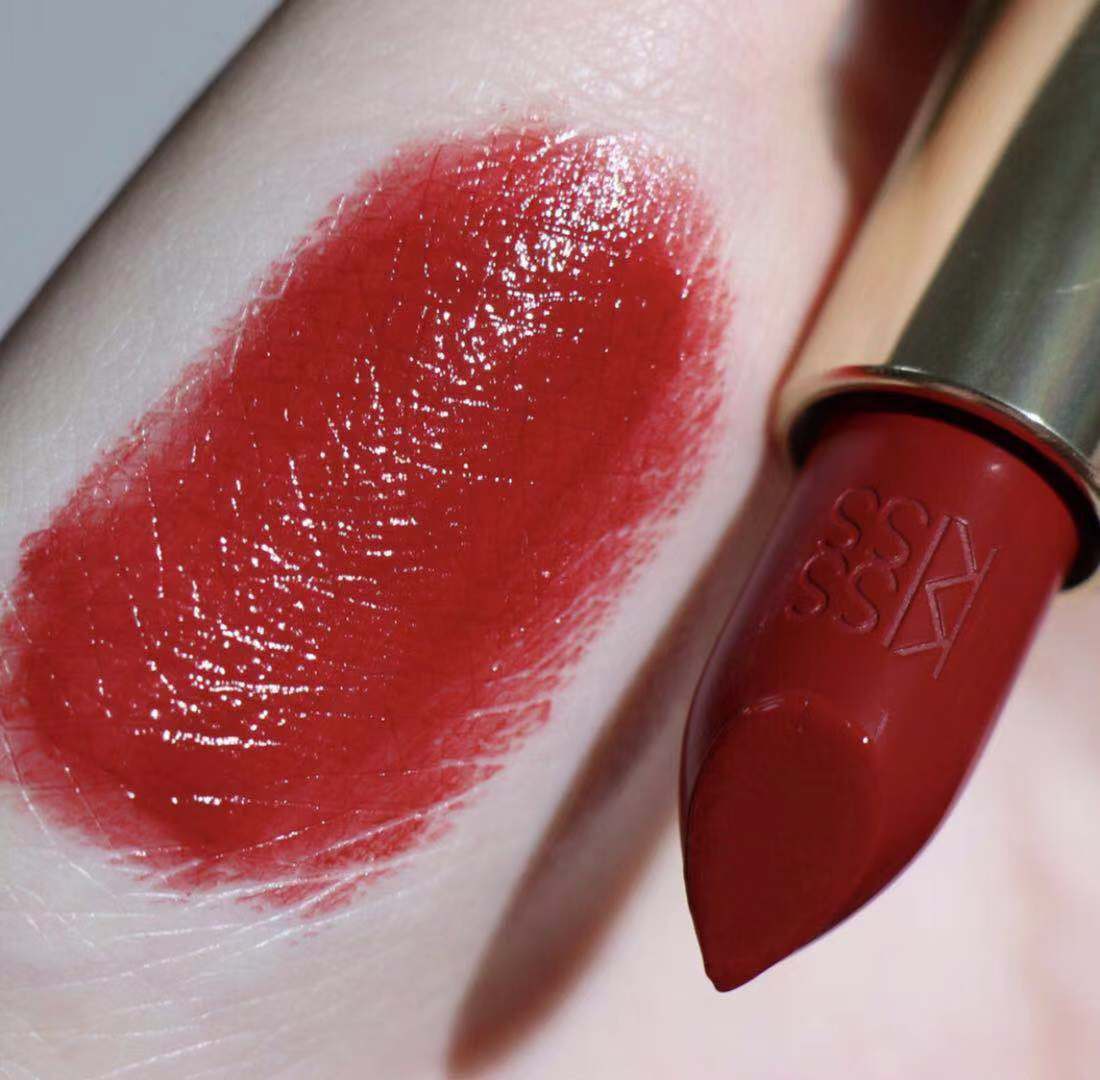 心甘情愿的被“口红经济”套路：口红就是生活的百忧解