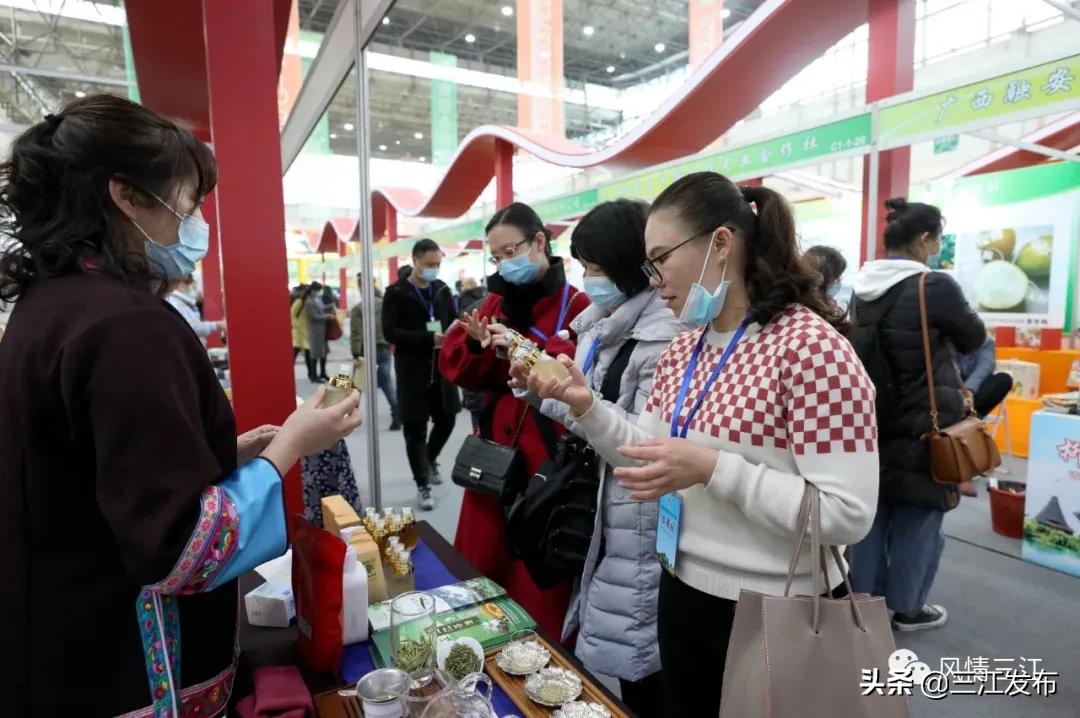 县长变身主播助力农产品销售,县长变身主播推销农特产品